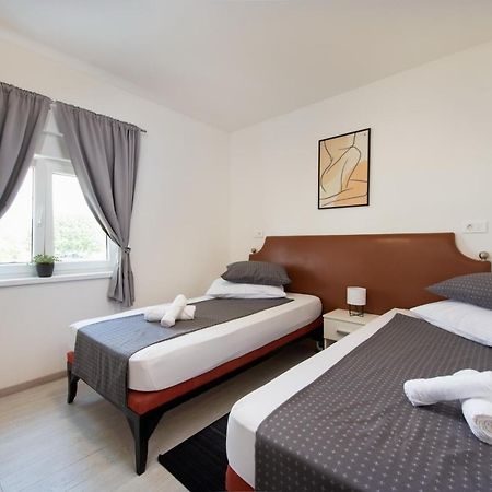 Hotel Potpićan Exteriér fotografie